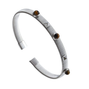 Armband i stål, guld, läder och pärlor från by VÅGA - unika smycken för personlig stil och hållbarhet.