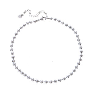 Silver halsband från by VÅGA - unika och lyxiga smycken i tidlös design för en personlig stil.